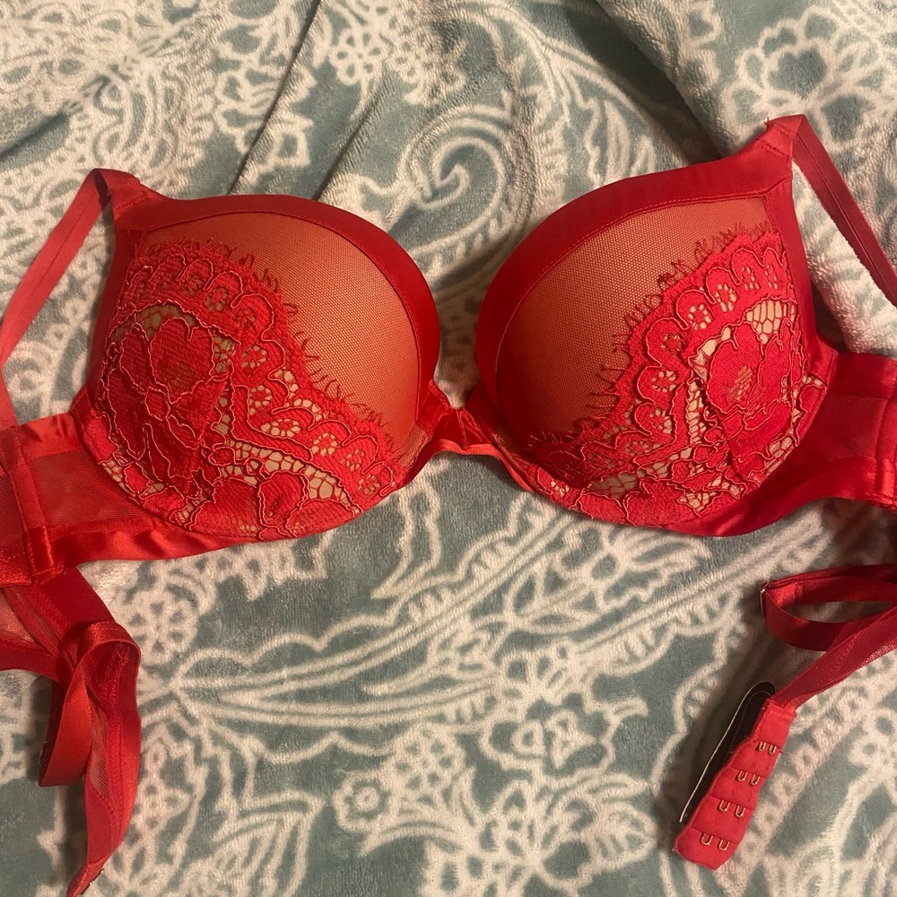 Victoria Secret Bra, 34B